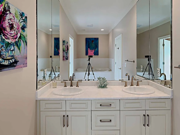 Elegant Beach retreat in Pawleys Island 5-Bedroom Steps to Beach